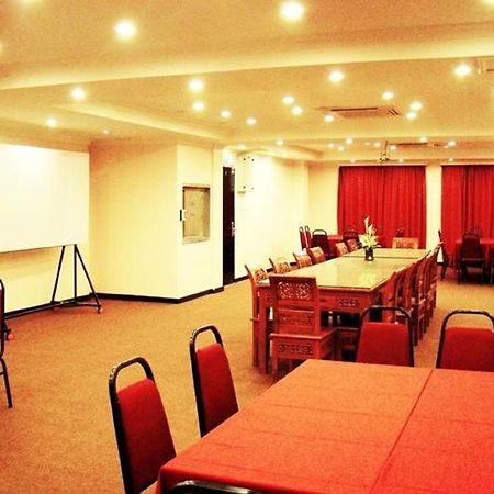 Adel Hotel Putatan Buitenkant foto