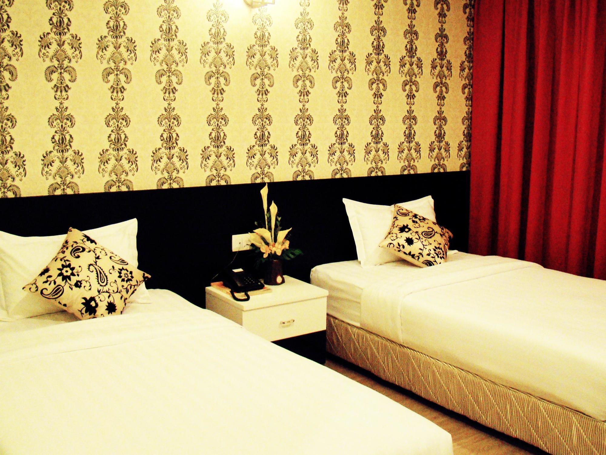 Adel Hotel Putatan Buitenkant foto